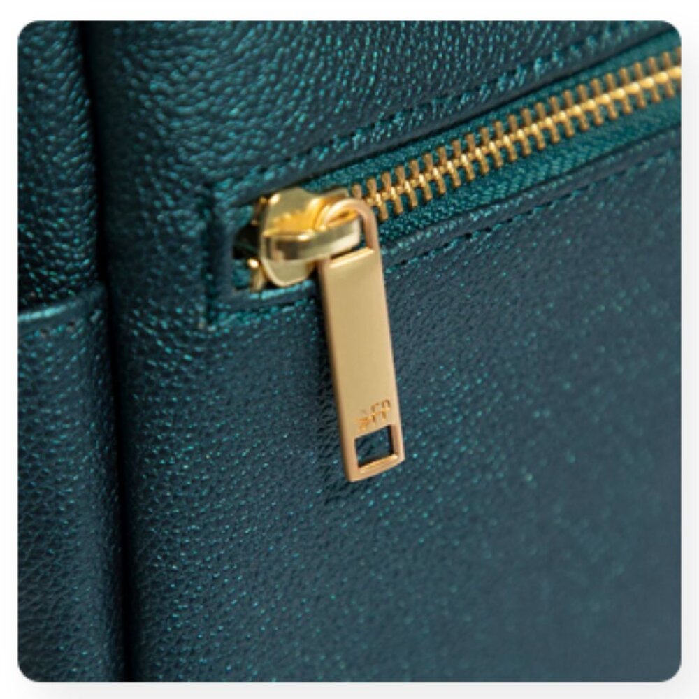 NEW YEAR SALE ๐ฅ Freshly Picked - Emerald Weekender - Picture 9 of 9